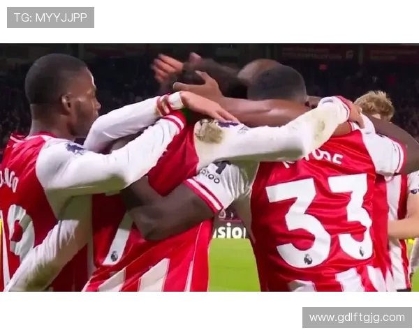 英超冰火夜：曼联 4-2 逆转惊魂，利物浦 3-2 遭四连败